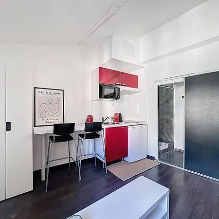 Le Mediterraneen Apartment *